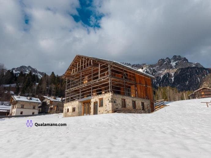 Chalet di montagna trattato da Qualamano