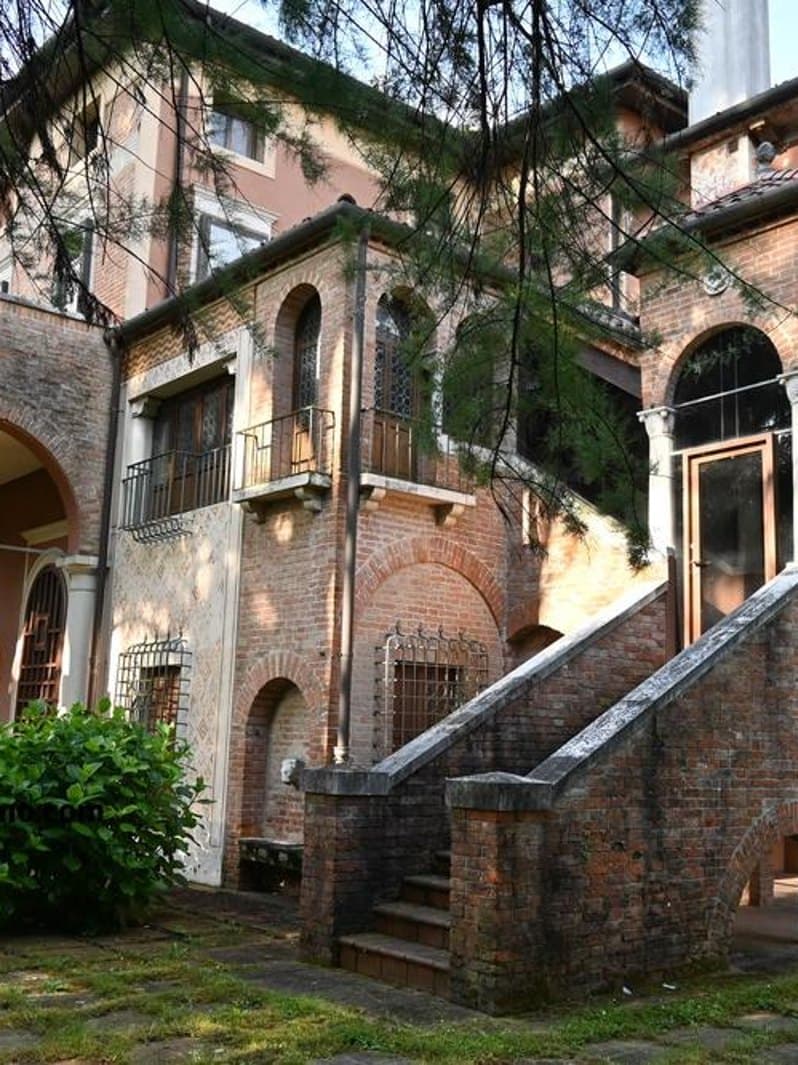 Villa storica di pregio trattata da Qualamano
